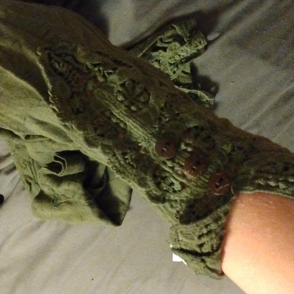 Lily rose army green shirt - Picture 3 of 3